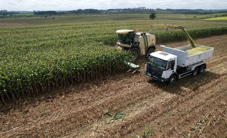 Colégios Agrícolas máquinas e tratores