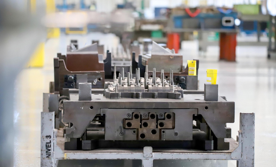 HORSE POWERTRAIN VICE