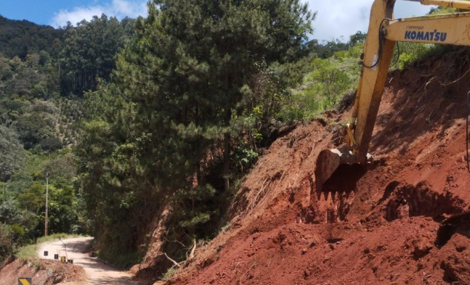 DER/PR realiza serviços na PR-340 e tráfego terá bloqueios entre Tunas do Paraná e Cerro Azul nesta quinta