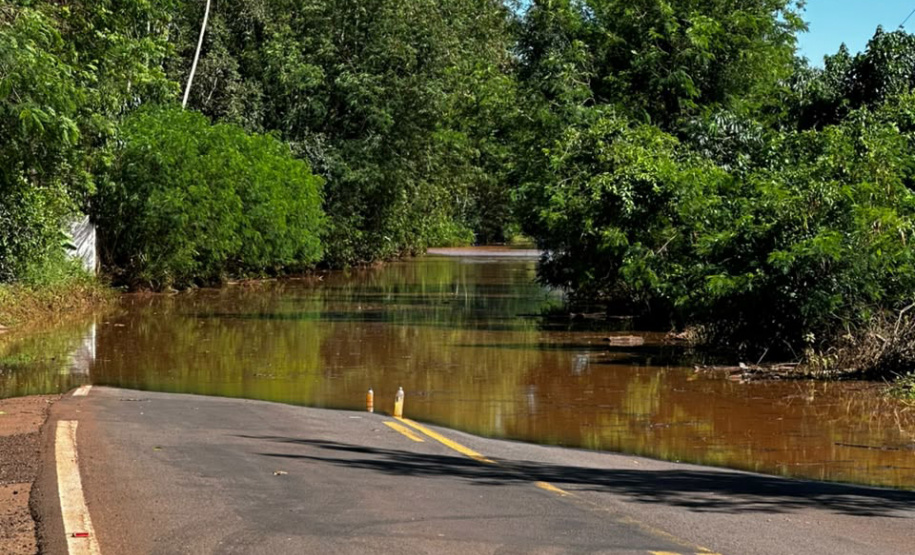 Rodovias estaduais têm trechos interditados por estragos da chuva e manutenções no Paraná