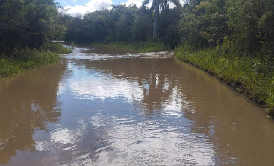 Rodovias estaduais têm trechos interditados por estragos da chuva e manutenções no Paraná