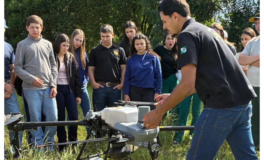 Colégios agrícolas do Paraná recebem drones para aulas práticas