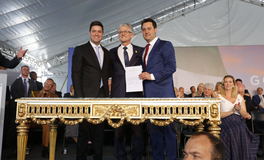 Governador Carlos Massa Ratinho Júnior dá posse ao secretário da Agricultura Norberto Ortigara  -   Curitiba, 01/01/2019  -  Foto: Arnaldo Alves/ANPr