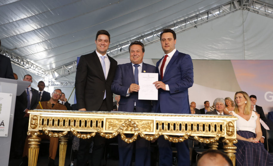 Governador Carlos Massa Ratinho Júnior dá posse ao secretário do Desenvolvimento Ambiental e Turismo, Márcio Nunes  -   Curitiba, 01/01/2019  -  Foto: Arnaldo Alves/ANPr