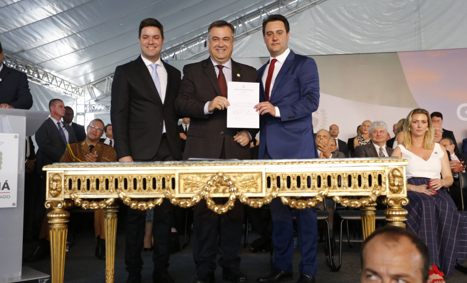 Governador Carlos Massa Ratinho Júnior dá posse ao secretário da Saúde, Beto Preto  -   Curitiba, 01/01/2019  -  Foto: Arnaldo Alves/ANPr