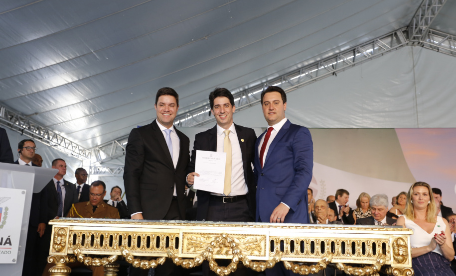 Governador Carlos Massa Ratinho Júnior dá posse ao secretário do Planejamento e Projetos Estruturantes, Valdemar Bernando Jorge   -   Curitiba, 01/01/2019  -  Foto: Arnaldo Alves/ANPr