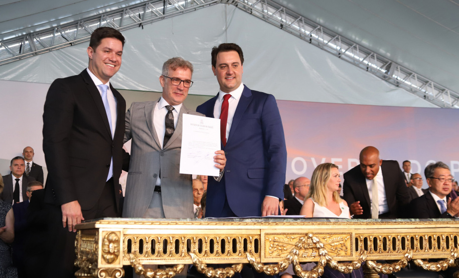 Governador Carlos Massa Ratinho Júnior dá posse ao secretário da Comunicação Social e Cultura, Hudson José. -   Curitiba, 01/01/2019  -  Foto: Rodrigo Félix Leal