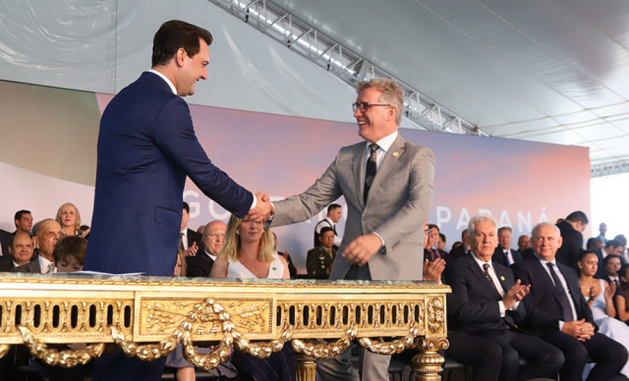 Governador Carlos Massa Ratinho Júnior dá posse ao secretário da Comunicação Social e Cultura, Hudson José. -   Curitiba, 01/01/2019  -  Foto: Rodrigo Félix Leal