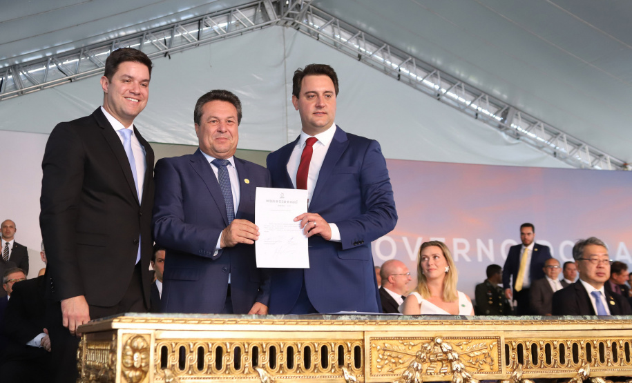 Governador Carlos Massa Ratinho Júnior dá posse ao secretário do Desenvolvimento Ambiental e Turismo, Márcio Nunes  -   Curitiba, 01/01/2019  -  Foto: Rodrigo Félix Leal