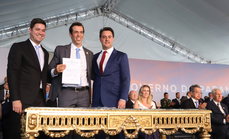 Governador Carlos Massa Ratinho Júnior dá posse ao secretário da Educação, Renato Feder  -  Curitiba, 01/01/2019  -  Foto: Rodrigo Félix Leal