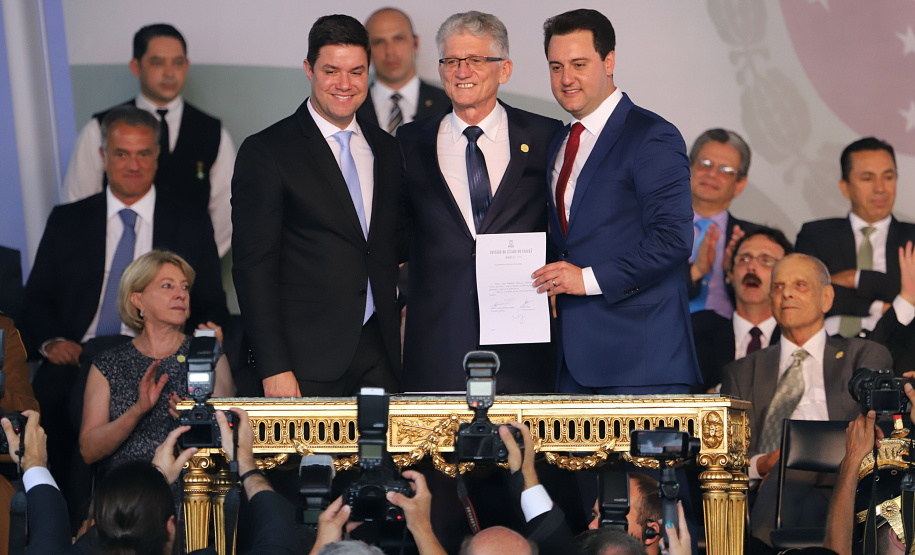 Governador Carlos Massa Ratinho Júnior dá posse ao secretário da Agricultura, Norberto Ortigara  -  Curitiba, 01/01/2019  -  Foto: José Fernando Ogura/ANPr
