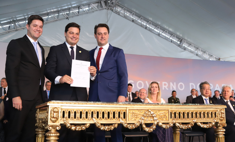 Governador Carlos Massa Ratinho Júnior dá posse ao secretario da Infraestrutura e Logística, Sandro Alex.   Curitiba, 01/01/2019  -  Foto: Rodrigo Félix Leal