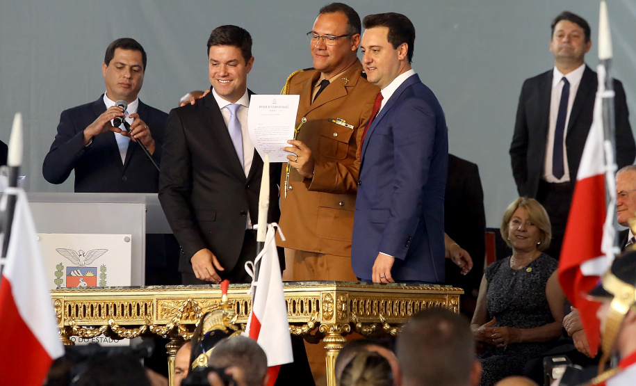 Governador Carlos Massa Ratinho Júnior dá posse ao chefe do Gabinete Militar da Governadoria, major Welby Pereira Sales  Curitiba, 01/01/2019  -  Foto: Jaelson Lucas/ANPr