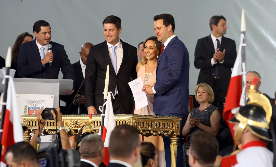 Governador Carlos Massa Ratinho Júnior dá posse para a Procuradora Geral do Estado, Letícia Ferreira da Silva. -   Curitiba, 01/01/2019  -  Foto: Jaelson Lucas/ANPr