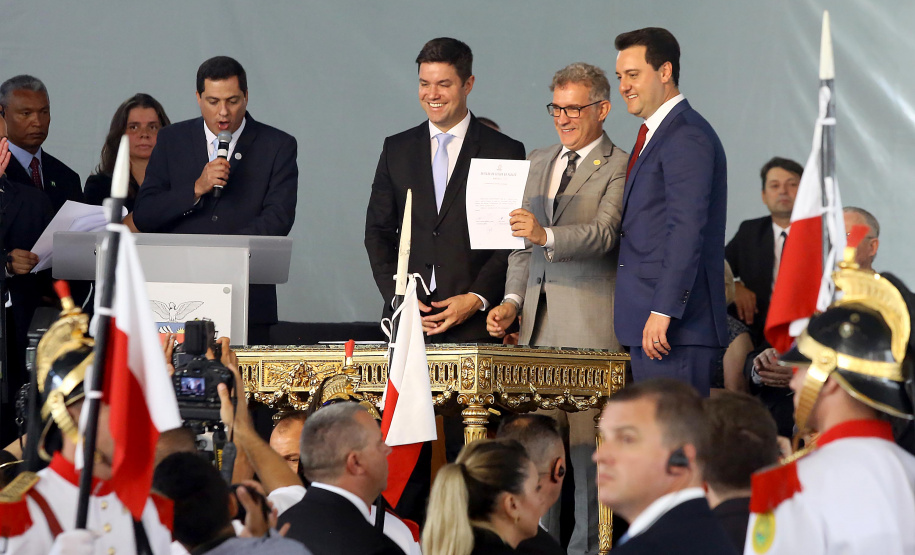 Governador Carlos Massa Ratinho Júnior dá posse ao secretário da Comunicação Social e Cultura, Hudson José. -   Curitiba, 01/01/2019  -  Foto: Jaelson Lucas/ANPr