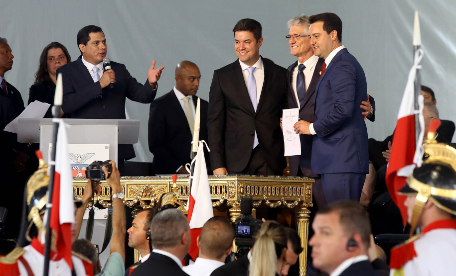 Governador Carlos Massa Ratinho Júnior dá posse ao secretário da Agricultura, Norberto Ortigara  -  Curitiba, 01/01/2019  -  Foto: Arnaldo Alves/ANPr