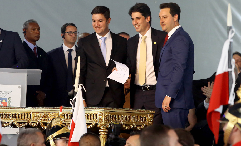 Governador Carlos Massa Ratinho Júnior dá posse ao secretário do Planejamento e Projetos Estruturantes, Valdemar Bernando Jorge   -   Curitiba, 01/01/2019  -  Foto: