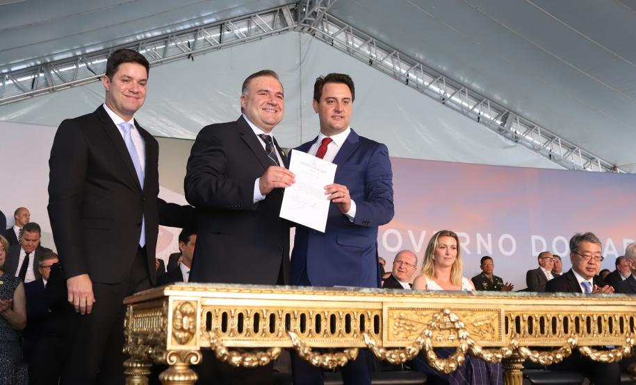 Governador Carlos Massa Ratinho Júnior dá posse ao secretário da Justiça, Família e Trabalho, Ney Leprevost  -   Curitiba, 01/01/2019  -  Foto: Rodrigo Félix Leal