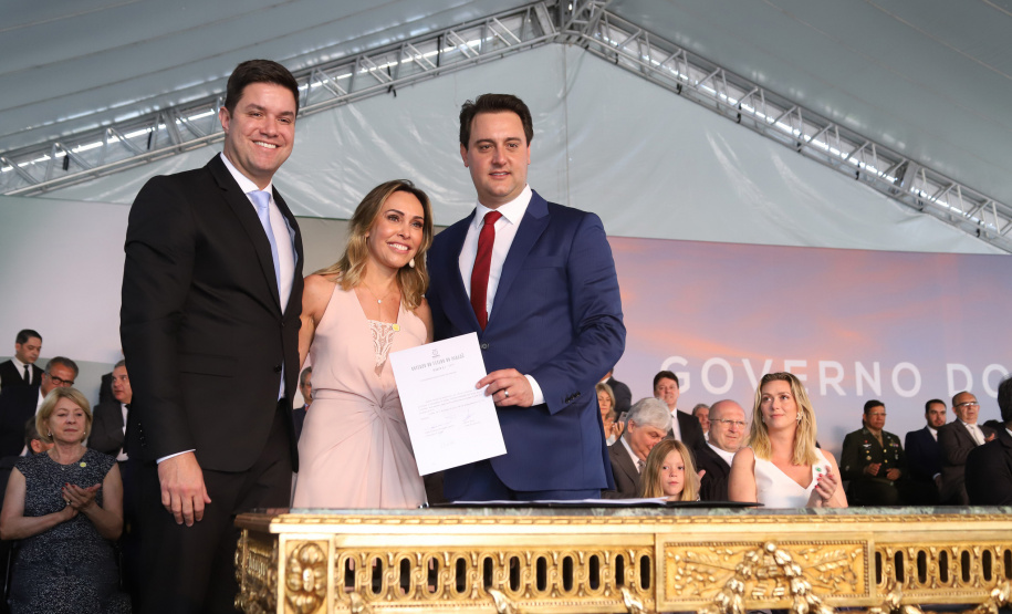 Governador Carlos Massa Ratinho Júnior dá posse para a Procuradora Geral do Estado, Letícia Ferreira da Silva. -   Curitiba, 01/01/2019  -  Foto: Rodrigo Félix Leal
