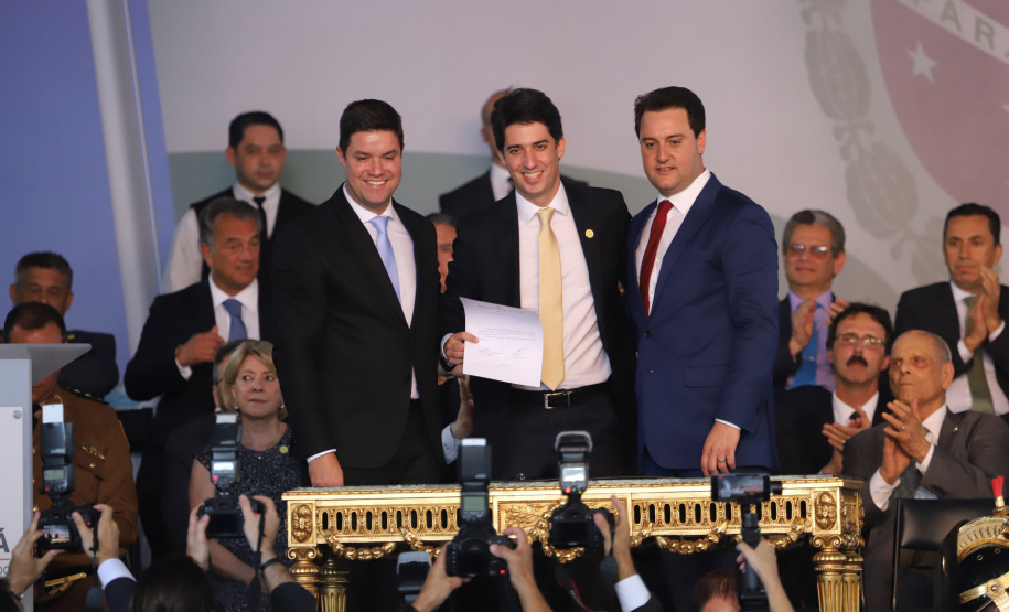 Governador Carlos Massa Ratinho Júnior dá posse ao secretário do Planejamento e Projetos Estruturantes, Valdemar Bernando Jorge   -   Curitiba, 01/01/2019  -  Foto: José Fernando Ogura/ANPr