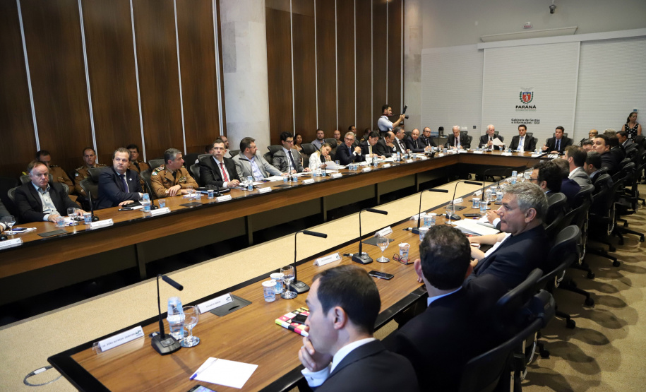 Governador Carlos Massa Ratinho Junior durante a primeira reunião de trabalho com a equipe de secretários de Estado. - Curitiba, 02/01/2019 - Foto: José Fernando Ogura/ANPr
