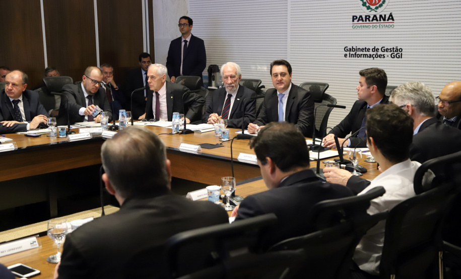 Governador Carlos Massa Ratinho Junior durante a primeira reunião de trabalho com a equipe de secretários de Estado. - Curitiba, 02/01/2019 - Foto: José Fernando Ogura/ANPr