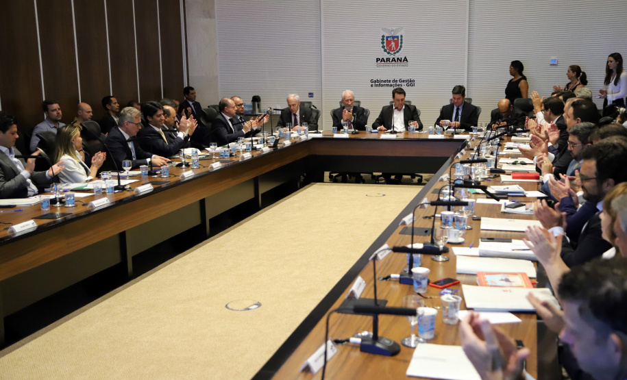 Governador Carlos Massa Ratinho Junior durante a primeira reunião de trabalho com a equipe de secretários de Estado. - Curitiba, 02/01/2019 - Foto: José Fernando Ogura/ANPr