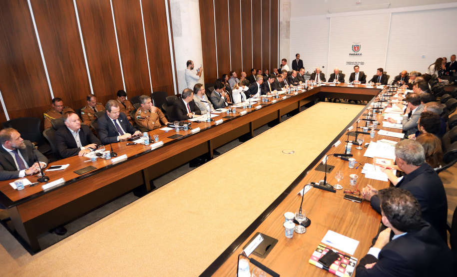 Governador Carlos Massa Ratinho Junior durante a primeira reunião de trabalho com a equipe de secretários de Estado. - Curitiba, 02/01/2019 - Foto: Rodrigo Félix Leal