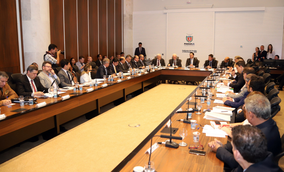 Governador Carlos Massa Ratinho Junior durante a primeira reunião de trabalho com a equipe de secretários de Estado. - Curitiba, 02/01/2019 - Foto: Rodrigo Félix Leal
