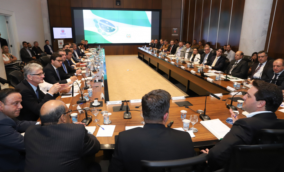 Governador Carlos Massa Ratinho Junior durante a primeira reunião de trabalho com a equipe de secretários de Estado. - Curitiba, 02/01/2019 - Foto: Rodrigo Félix Leal