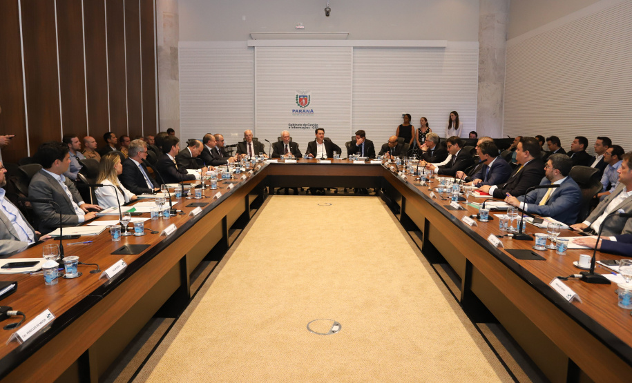 Governador Carlos Massa Ratinho Junior durante a primeira reunião de trabalho com a equipe de secretários de Estado. - Curitiba, 02/01/2019 - Foto: Rodrigo Félix Leal