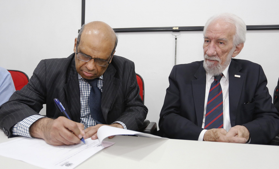 Posse do Conselho de Administração do Serviço Social Autônomo Paranacidade. Tomaram posse os secretários João Carlos Ortega, secretário do Desenvolvimento Urbano; René de Oliveira Garcia Júnior, secretário da Fazenda e Valdemar Bernardo Jorge, secretário do Planejamento.  ? Curitiba, 02/01/2019  -  Foto: Arnaldo Alves/ANPr