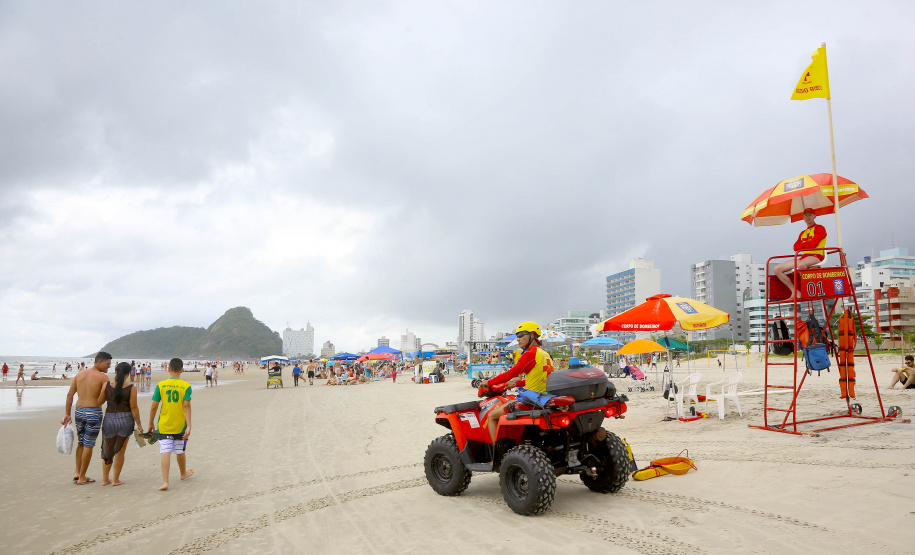 As águas das praias, represas e rios do Estado continuam com boa qualidade. De acordo com o terceiro boletim de balneabilidade do verão emitido nesta sexta-feira (04) pelo Instituto Ambiental do Paraná (IAP), dos 49 pontos monitorados semanalmente no Litoral apenas um se mantêm impróprio para banho. Litoral do Paraná, 04/01/2019 - Foto: Jaelson Lucas/ANPr