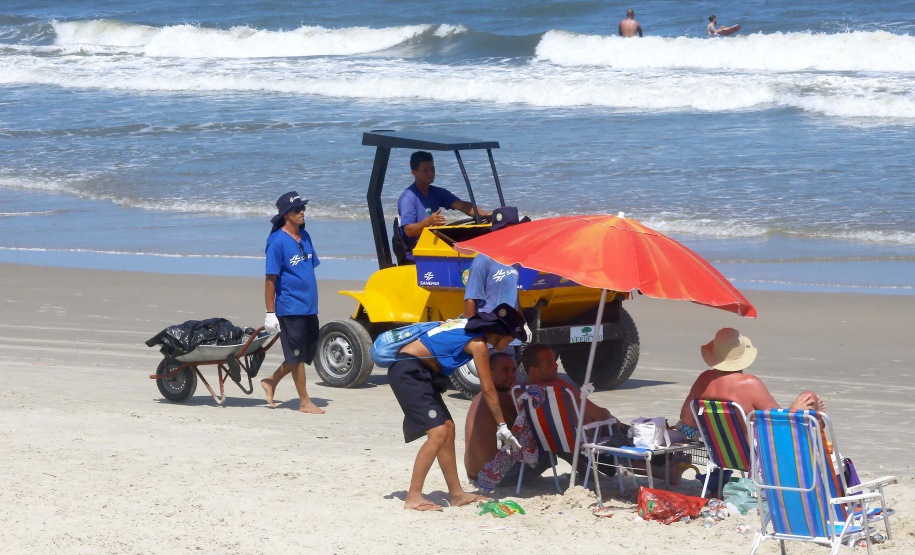As águas das praias, represas e rios do Estado continuam com boa qualidade. De acordo com o terceiro boletim de balneabilidade do verão emitido nesta sexta-feira (04) pelo Instituto Ambiental do Paraná (IAP), dos 49 pontos monitorados semanalmente no Litoral apenas um se mantêm impróprio para banho. Litoral do Paraná, 04/01/2019 - Foto: Jaelson Lucas/ANPr