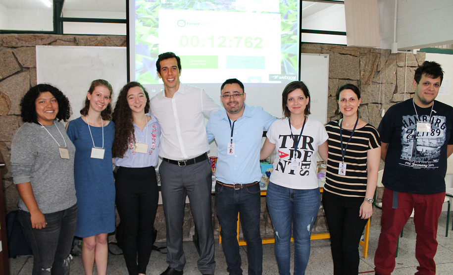 Estudantes do Ensino Fundamental e Médio de escolas públicas e particulares, e universitários do Paraná e de Santa Catarina, iniciaram nesta segunda-feira (7) oficinas bilíngues de aprendizagem criativa com acadêmicos do Instituto de Tecnologia de Massachusetts (MIT - Massachusetts Institute of Technology) ofertadas pela Secretaria de Estado da Educação em parceria com o Instituto norte-americano.  -  Curitiba, 07/01/2019  -  Foto: Fernando Jesus/SEED