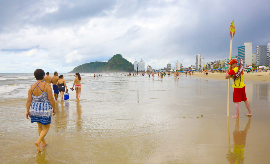 Limpeza das praias, saúde e segurança são destaques na temporada. Mais de 174 toneladas de lixo foram recolhidas nas praias do Paraná pela Sanepar, houve cerca de 700 atendimentos médicos feitos pela equipe da Secretaria da Saúde. Operação Verão, 2018/2019 - Foto: Jaelson Lucas/ANPr