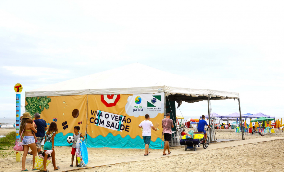 Limpeza das praias, saúde e segurança são destaques na temporada. Mais de 174 toneladas de lixo foram recolhidas nas praias do Paraná pela Sanepar, houve cerca de 700 atendimentos médicos feitos pela equipe da Secretaria da Saúde. Operação Verão, 2018/2019 - Foto: Jaelson Lucas/ANPr