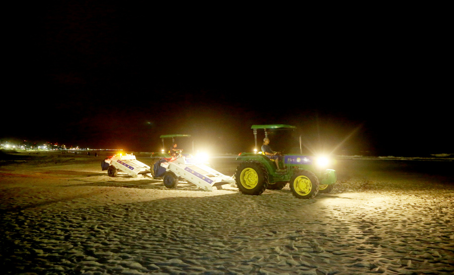 Limpeza das praias, saúde e segurança são destaques na temporada. Mais de 174 toneladas de lixo foram recolhidas nas praias do Paraná pela Sanepar, houve cerca de 700 atendimentos médicos feitos pela equipe da Secretaria da Saúde. Operação Verão, 2018/2019 - Foto: Jaelson Lucas/ANPr