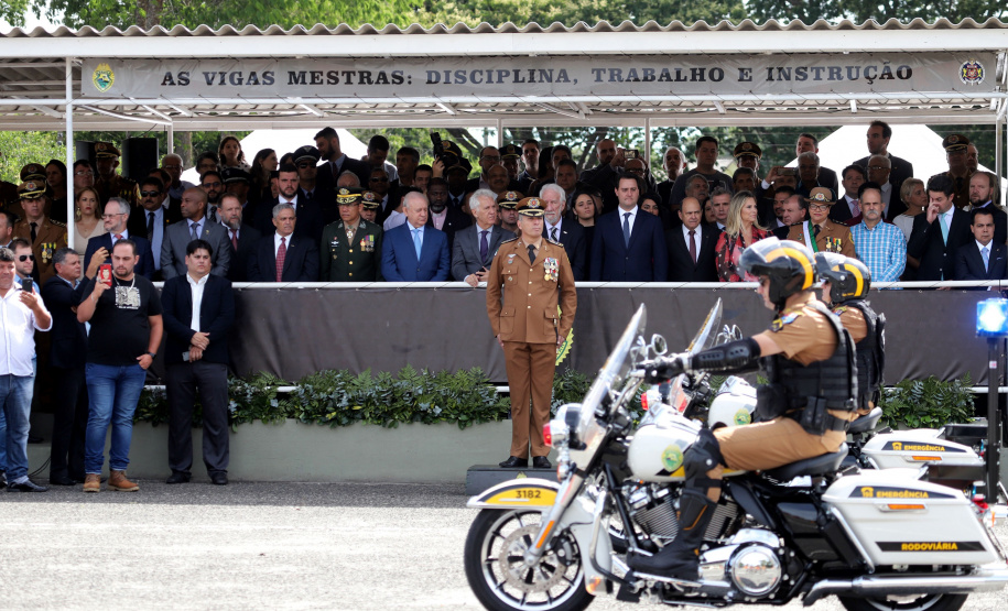 Governador Carlos Massa Ratinho Júnior participa da cerimônia de troca de comando da Polícia Militar do Paraná. O novo camandante-geral é o coronel Péricles de Matos. Ele substitui no cargo a coronel Audilene Dias Rocha. - Curitiba, 08/01/2019 - Foto: José Fernando Ogura/ANPr