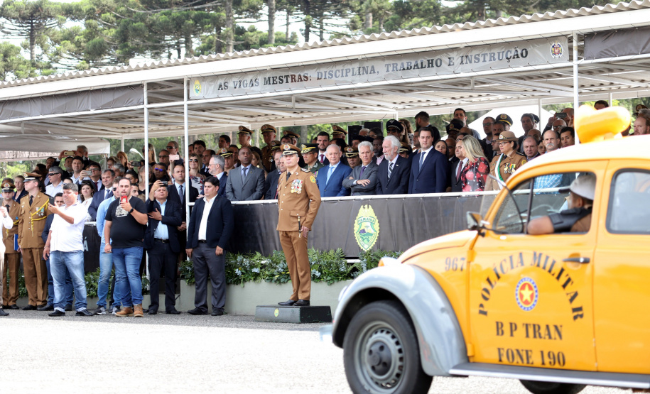 Governador Carlos Massa Ratinho Júnior participa da cerimônia de troca de comando da Polícia Militar do Paraná. O novo camandante-geral é o coronel Péricles de Matos. Ele substitui no cargo a coronel Audilene Dias Rocha. - Curitiba, 08/01/2019 - Foto: José Fernando Ogura/ANPr