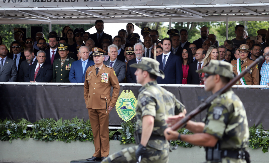 Governador Carlos Massa Ratinho Júnior participa da cerimônia de troca de comando da Polícia Militar do Paraná. O novo camandante-geral é o coronel Péricles de Matos. Ele substitui no cargo a coronel Audilene Dias Rocha. - Curitiba, 08/01/2019 - Foto: José Fernando Ogura/ANPr