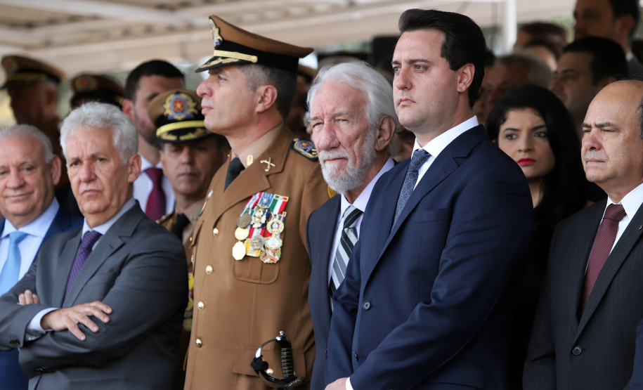 Governador Carlos Massa Ratinho Júnior participa da cerimônia de troca de comando da Polícia Militar do Paraná. O novo camandante-geral é o coronel Péricles de Matos. Ele substitui no cargo a coronel Audilene Dias Rocha. - Curitiba, 08/01/2019 - Foto: José Fernando Ogura/ANPr