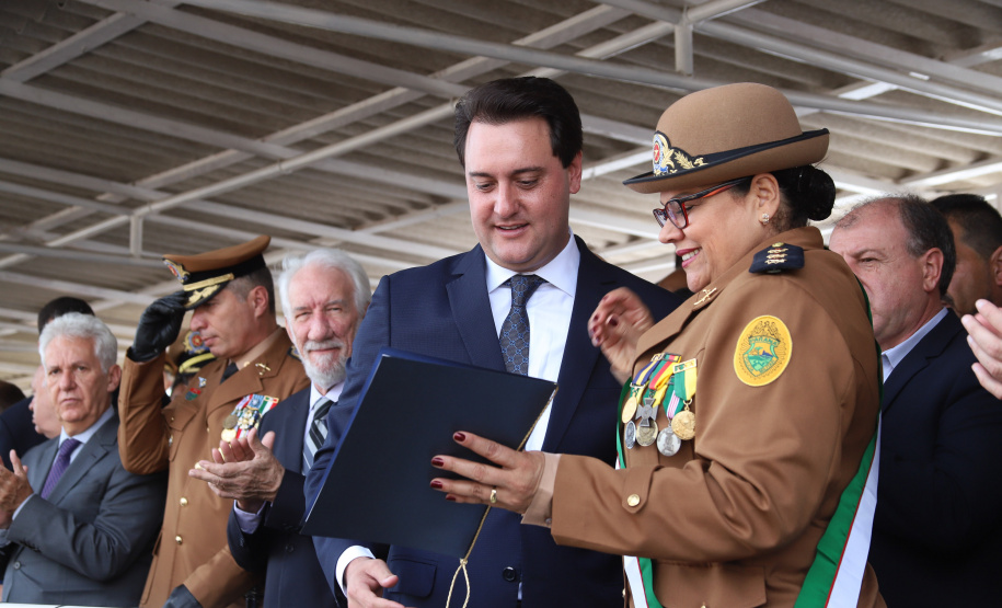 Governador Carlos Massa Ratinho Júnior participa da cerimônia de troca de comando da Polícia Militar do Paraná. O novo camandante-geral é o coronel Péricles de Matos. Ele substitui no cargo a coronel Audilene Dias Rocha. - Curitiba, 08/01/2019 - Foto: Rodrigo Félix Leal