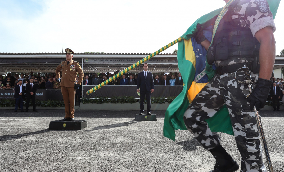 Governador Carlos Massa Ratinho Júnior participa da cerimônia de troca de comando da Polícia Militar do Paraná. O novo camandante-geral é o coronel Péricles de Matos. Ele substitui no cargo a coronel Audilene Dias Rocha. - Curitiba, 08/01/2019 - Foto: Rodrigo Félix Leal