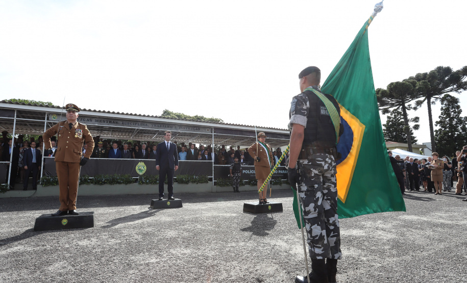 Governador Carlos Massa Ratinho Júnior participa da cerimônia de troca de comando da Polícia Militar do Paraná. O novo camandante-geral é o coronel Péricles de Matos. Ele substitui no cargo a coronel Audilene Dias Rocha. - Curitiba, 08/01/2019 - Foto: Rodrigo Félix Leal