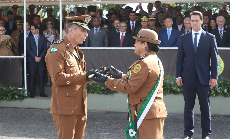 Governador Carlos Massa Ratinho Júnior participa da cerimônia de troca de comando da Polícia Militar do Paraná. O novo camandante-geral é o coronel Péricles de Matos. Ele substitui no cargo a coronel Audilene Dias Rocha. - Curitiba, 08/01/2019 - Foto: Rodrigo Félix Leal