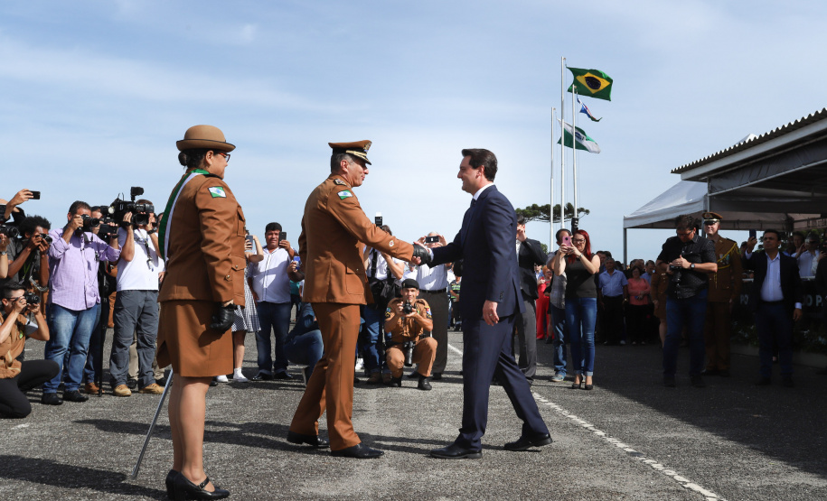Governador Carlos Massa Ratinho Júnior participa da cerimônia de troca de comando da Polícia Militar do Paraná. O novo camandante-geral é o coronel Péricles de Matos. Ele substitui no cargo a coronel Audilene Dias Rocha. - Curitiba, 08/01/2019 - Foto: Rodrigo Félix Leal