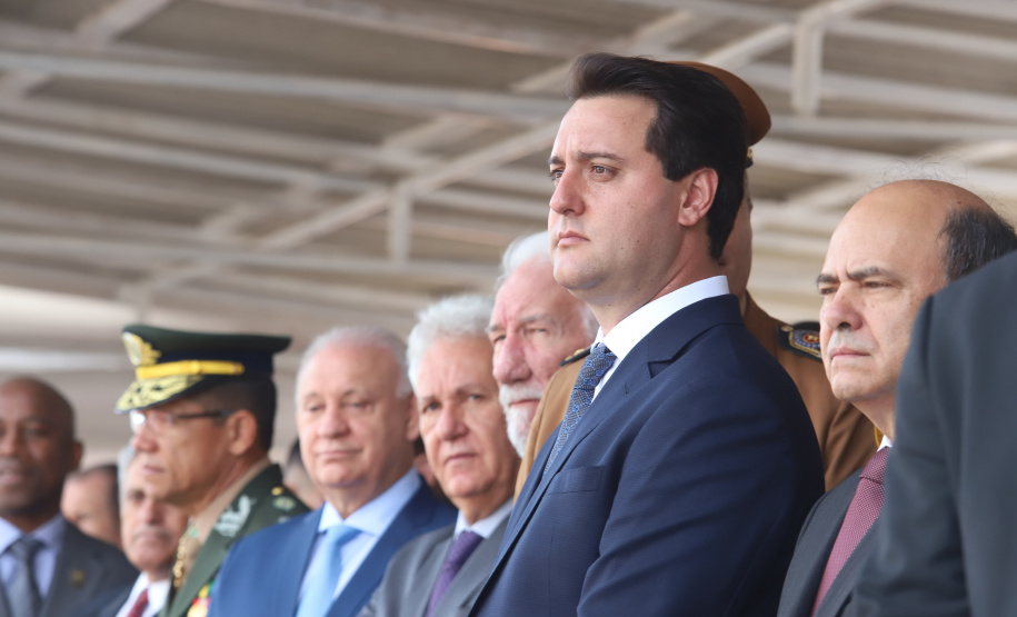 Governador Carlos Massa Ratinho Júnior participa da cerimônia de troca de comando da Polícia Militar do Paraná. O novo camandante-geral é o coronel Péricles de Matos. Ele substitui no cargo a coronel Audilene Dias Rocha. - Curitiba, 08/01/2019 - Foto: Rodrigo Félix Leal