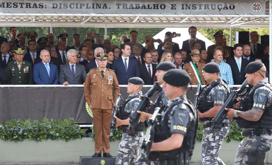 Governador Carlos Massa Ratinho Júnior participa da cerimônia de troca de comando da Polícia Militar do Paraná. O novo camandante-geral é o coronel Péricles de Matos. Ele substitui no cargo a coronel Audilene Dias Rocha. - Curitiba, 08/01/2019 - Foto: Rodrigo Félix Leal