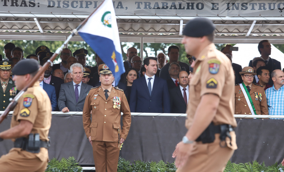 Governador Carlos Massa Ratinho Júnior participa da cerimônia de troca de comando da Polícia Militar do Paraná. O novo camandante-geral é o coronel Péricles de Matos. Ele substitui no cargo a coronel Audilene Dias Rocha. - Curitiba, 08/01/2019 - Foto: Rodrigo Félix Leal